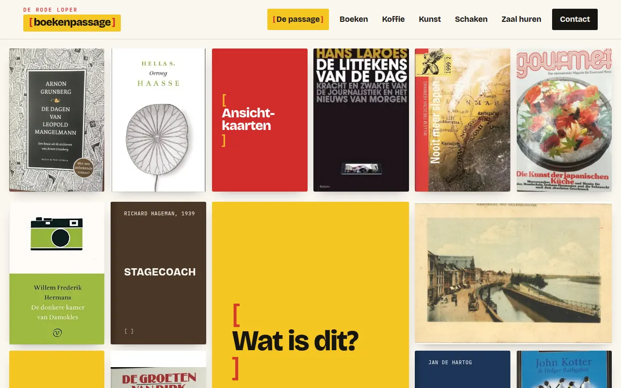 De nieuwe homepage van boekenpassage.nl: een wand van boekomslagen met een geel vak Wat is dit? in het midden