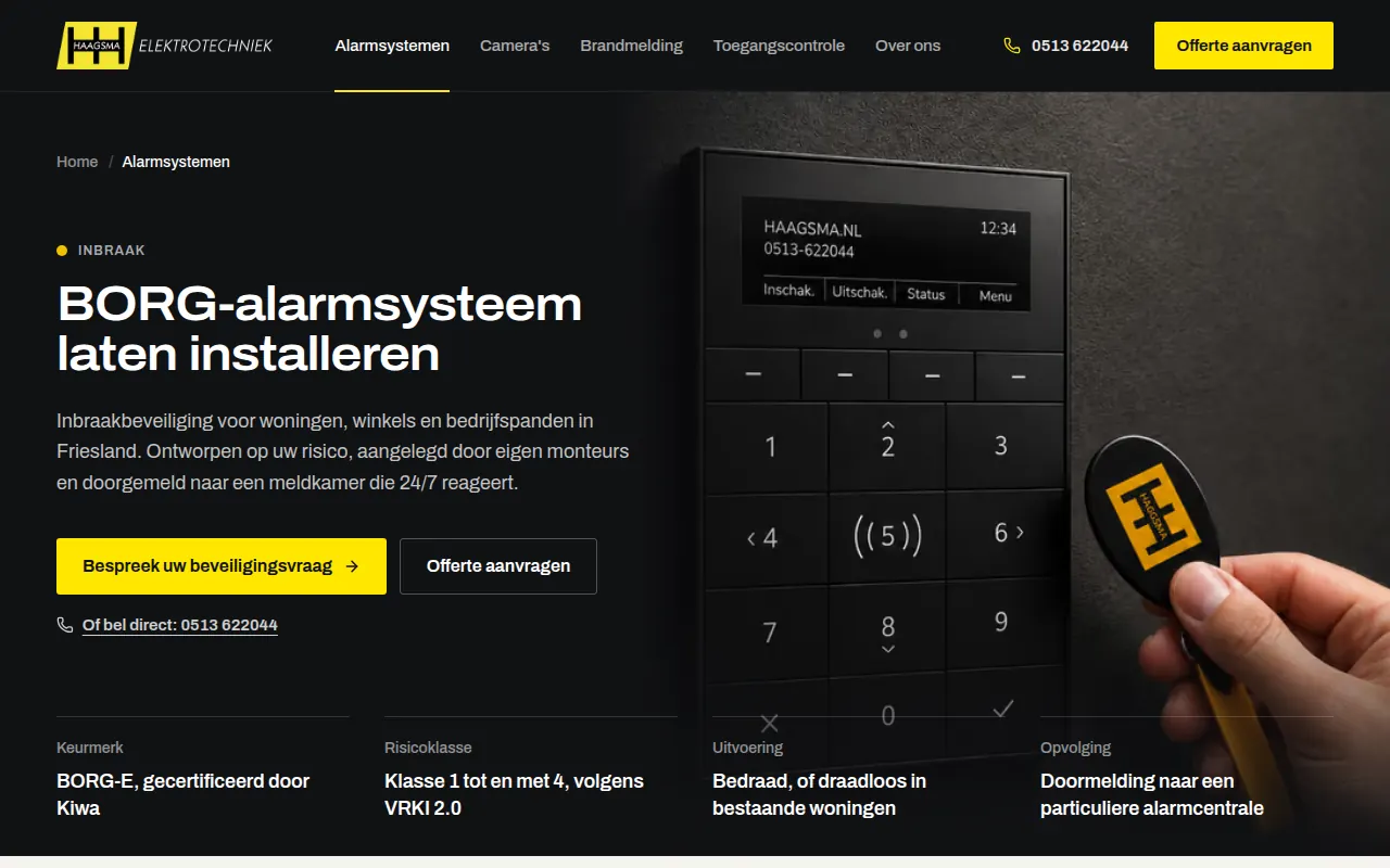 Pagina Alarmsystemen van haagsma.nl: de kop BORG-alarmsysteem laten installeren naast een foto van een alarmbediendeel met een tag in een hand