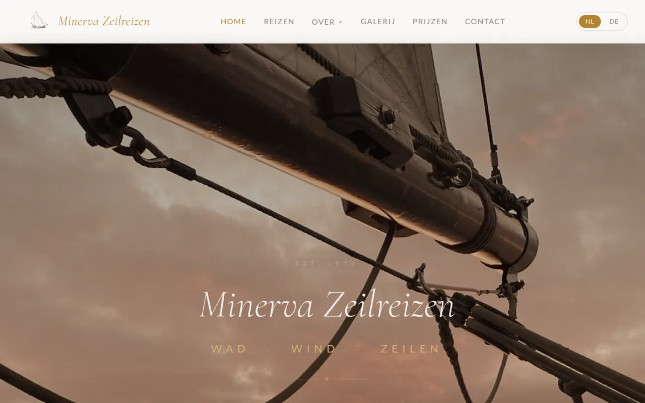 Homepagina van minerva-zeilreizen.nl — de nieuwe website van Minerva Zeilreizen met de historische stevenaak op de Waddenzee.