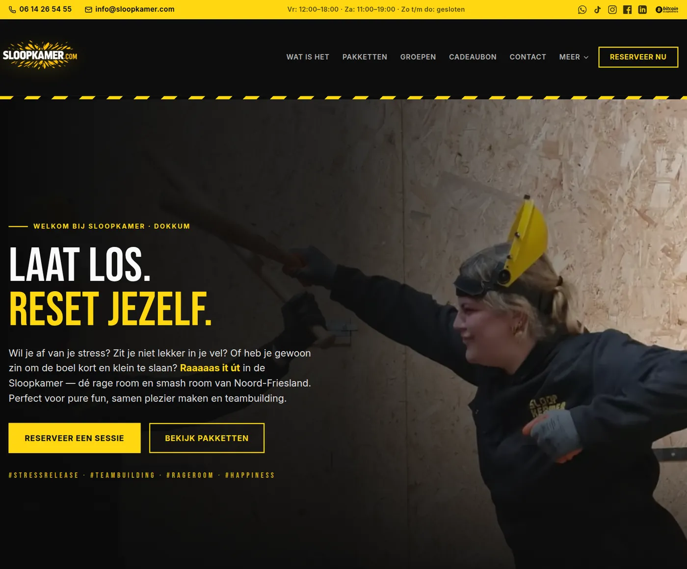 De nieuwe homepage van Sloopkamer: zwarte hero met de kop Laat los. Reset jezelf., gele knoppen en een foto uit de sloopkamer