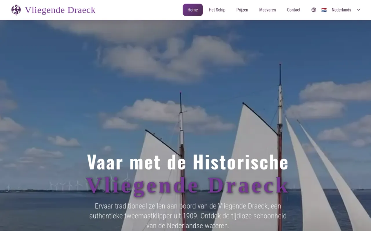 Homepagina van vliegende-draeck.nl — de website van De Vliegende Draeck met de tweemastklipper op het IJsselmeer.