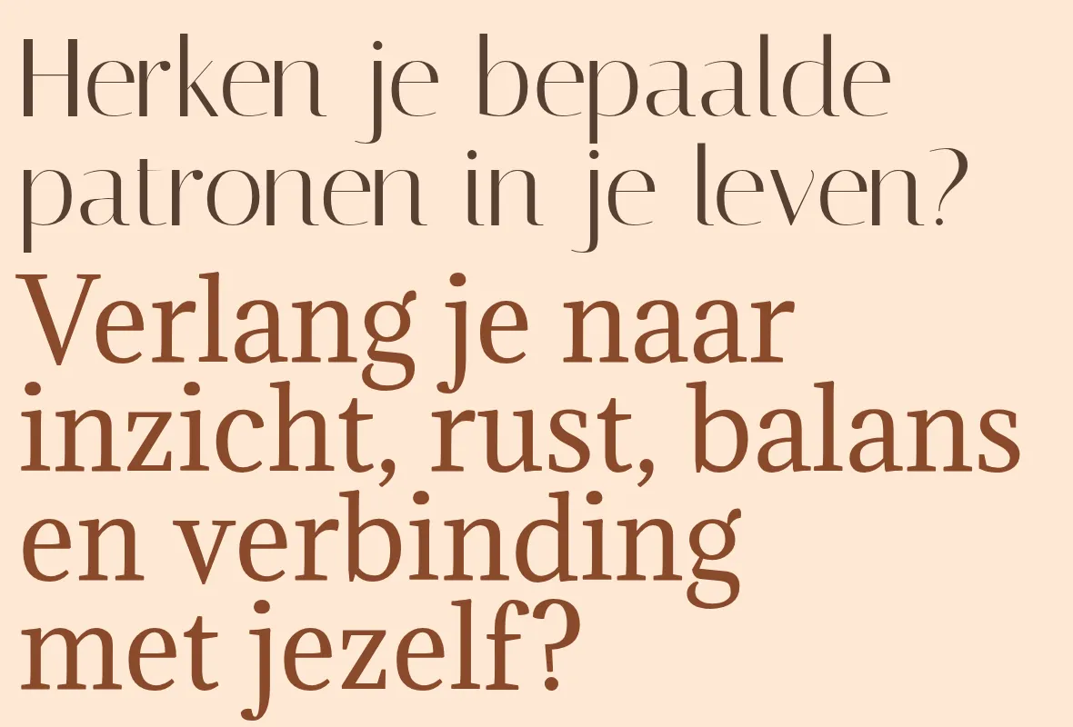 De kop op haar homepage: Herken je bepaalde patronen in je leven? in Italiana, en Verlang je naar inzicht, rust, balans en verbinding met jezelf? in Adamina, diep terracotta op perzik